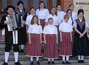 anklicken f�r gr��eres Bild der Tanzjugend  (50 KB)